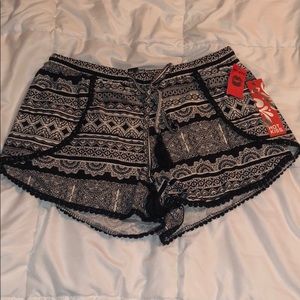 Women’s M Hot Kiss boho shorts